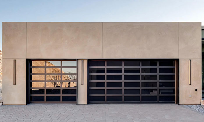 Abridged Guide: Choosing the Right Garage Door Material​